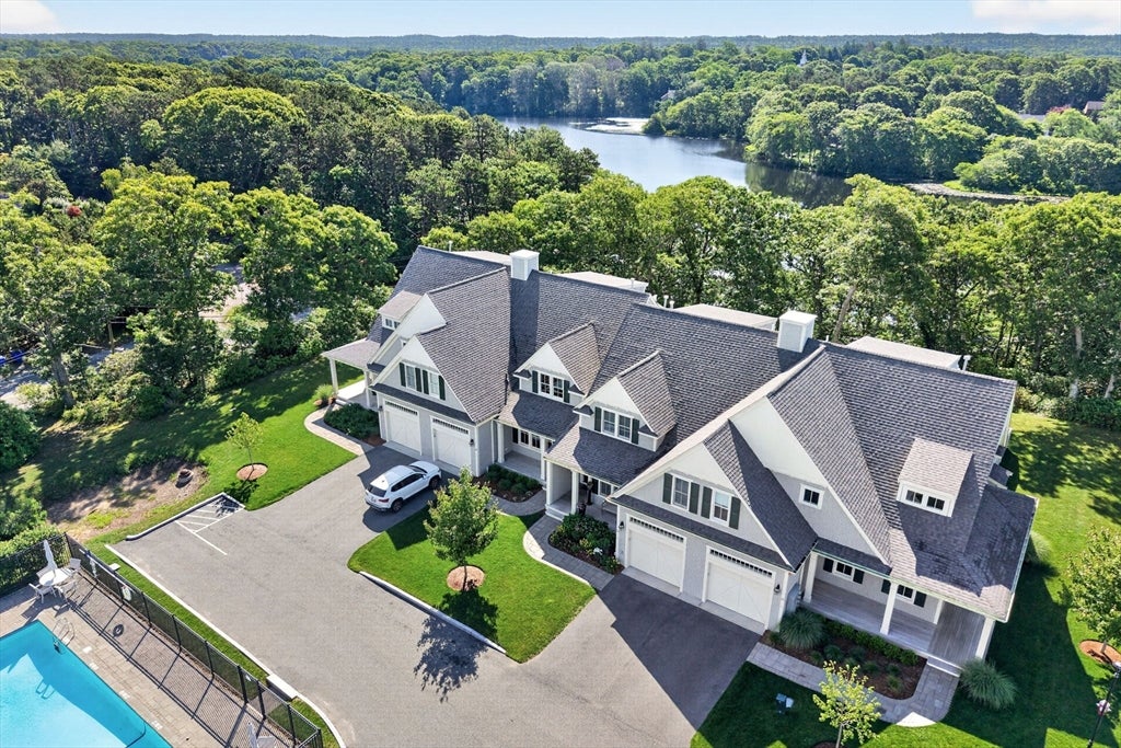 1090 Shore Road 13