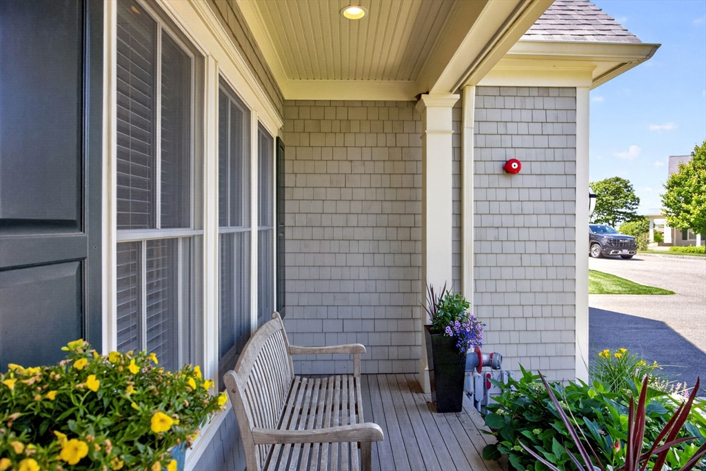 1090 Shore Road 13