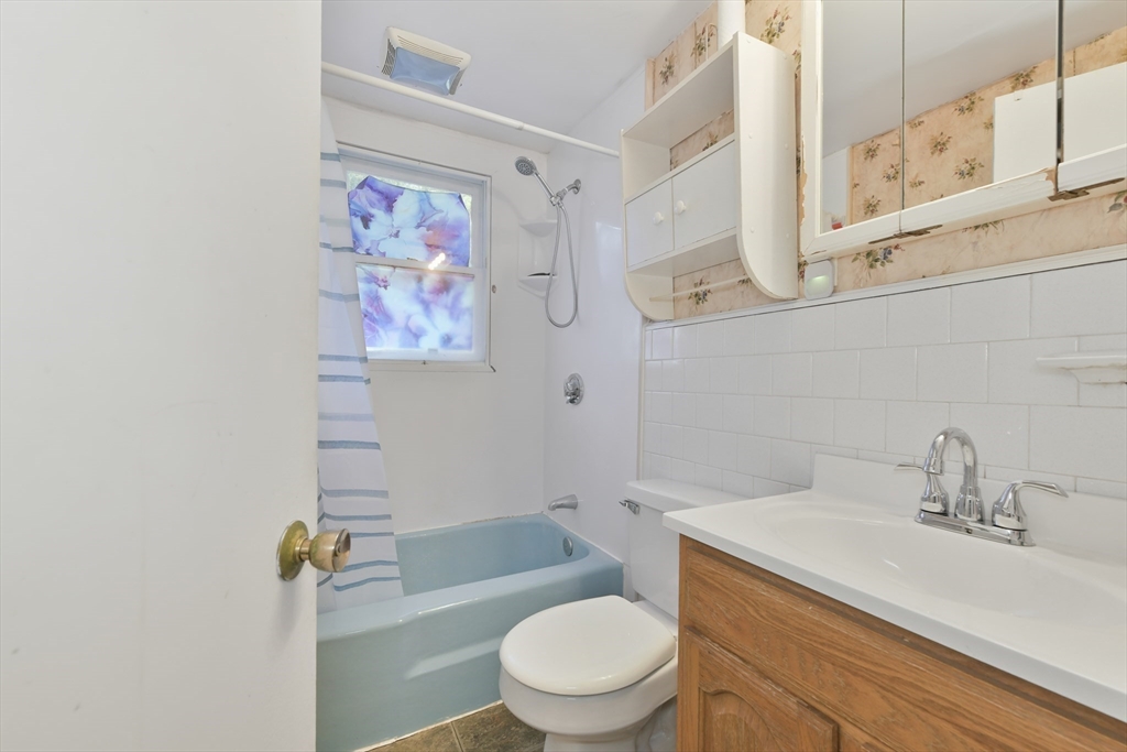 Sharon, Massachusetts 02067, United States, 3 Bedrooms Bedrooms, ,1 BathroomBathrooms,Residential,Contingent,128698