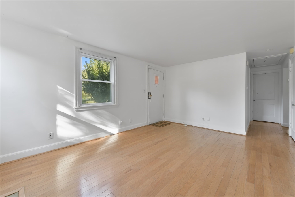 Sharon, Massachusetts 02067, United States, 3 Bedrooms Bedrooms, ,1 BathroomBathrooms,Residential,Contingent,128698