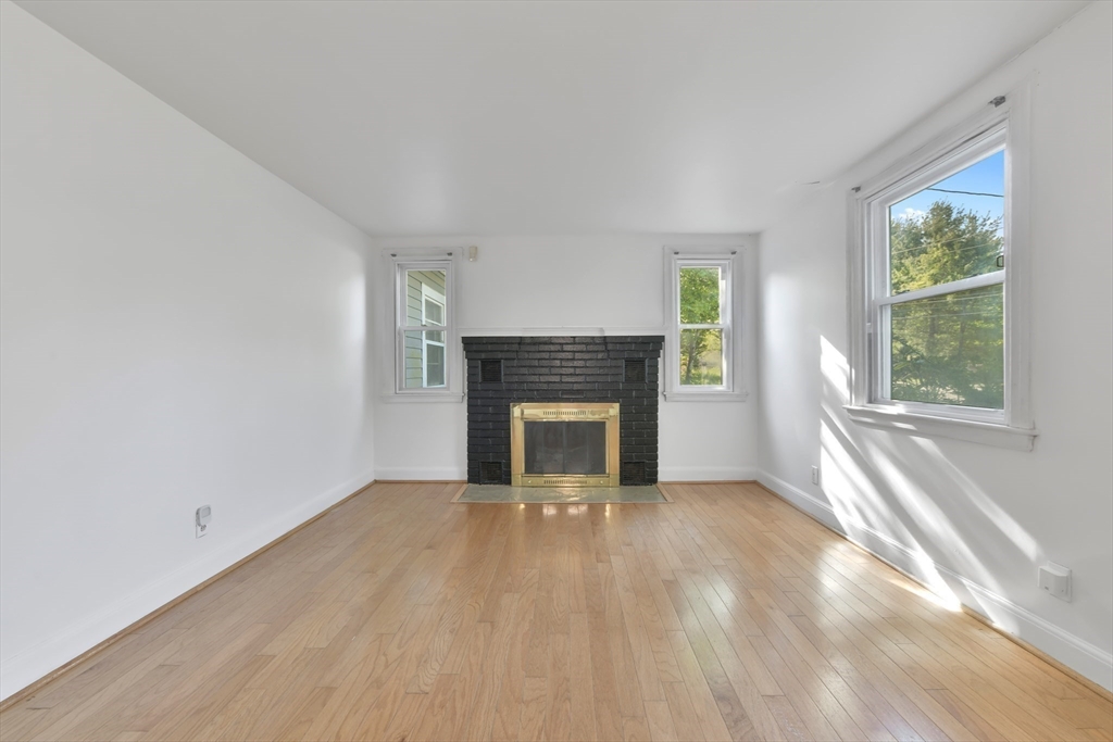 Sharon, Massachusetts 02067, United States, 3 Bedrooms Bedrooms, ,1 BathroomBathrooms,Residential,Contingent,128698