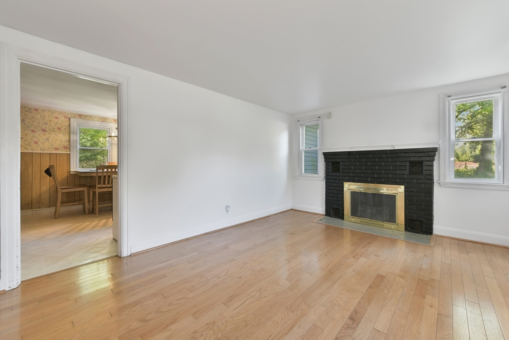 Sharon, Massachusetts 02067, United States, 3 Bedrooms Bedrooms, ,1 BathroomBathrooms,Residential,Contingent,128698