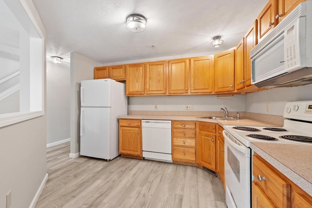 9 Green Briar Rd #9, Fitchburg, MA, 9 Green Briar Rd #9, Fitchburg, MA Photo #12