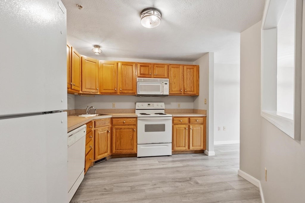 9 Green Briar Rd #9, Fitchburg, MA, 9 Green Briar Rd #9, Fitchburg, MA Photo #10