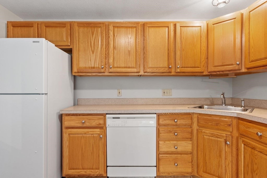 9 Green Briar Rd #9, Fitchburg, MA, 9 Green Briar Rd #9, Fitchburg, MA Photo #11