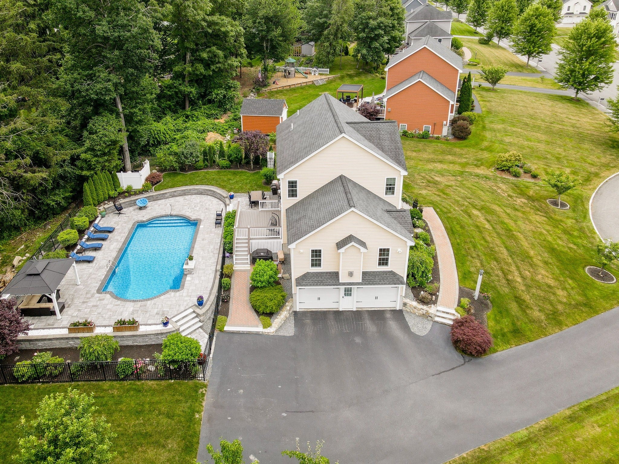 61 Saddle Rd