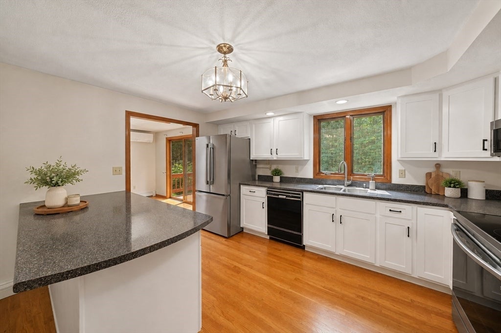5 Windemere Dr