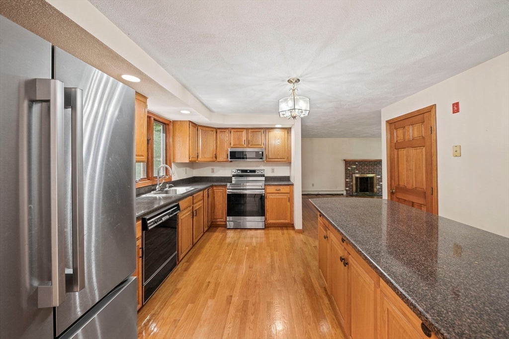5 Windemere Dr, Mansfield, MA, 5 Windemere Dr, Mansfield, MA Photo #4