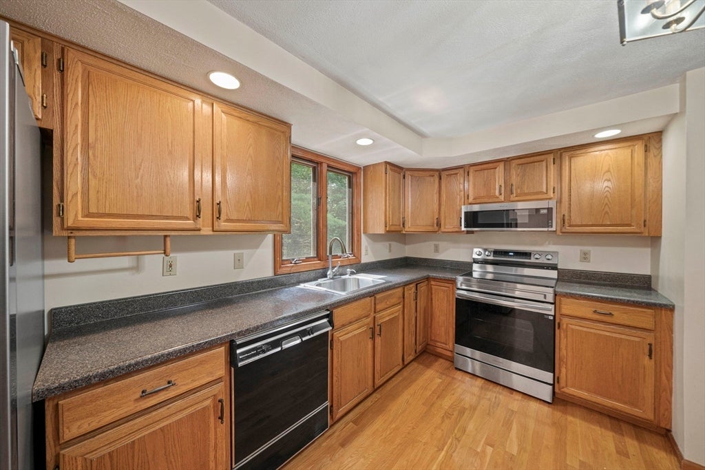 5 Windemere Dr, Mansfield, MA, 5 Windemere Dr, Mansfield, MA Photo #6