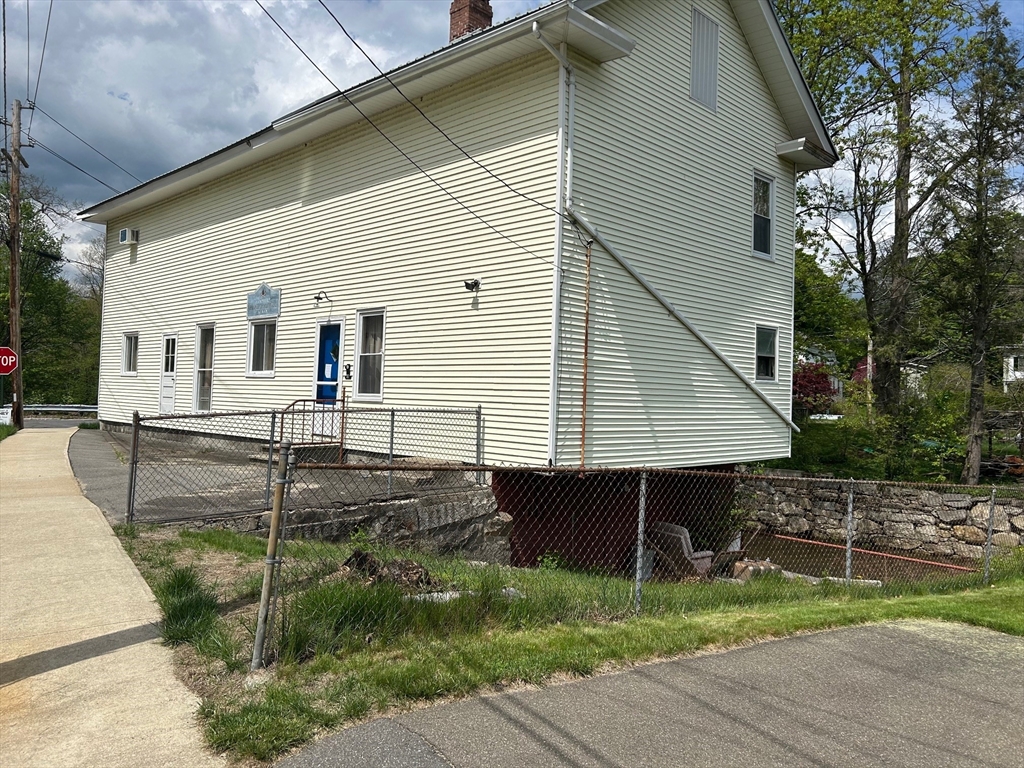 1 S Main St