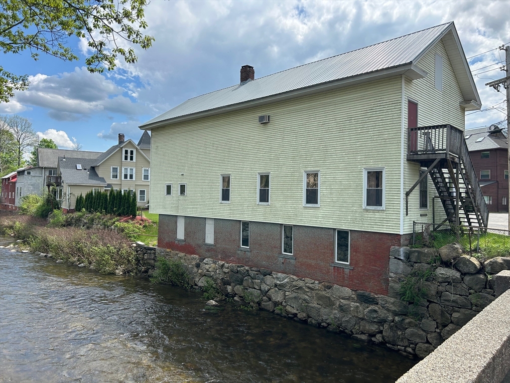 1 S Main St