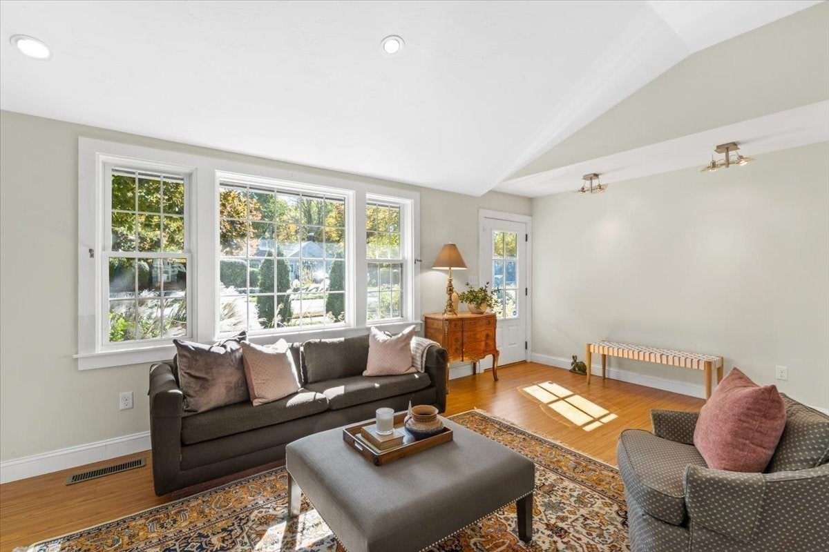 17 Marion Rd, Mattapoisett, MA, 17 Marion Rd, Mattapoisett, MA Photo #8