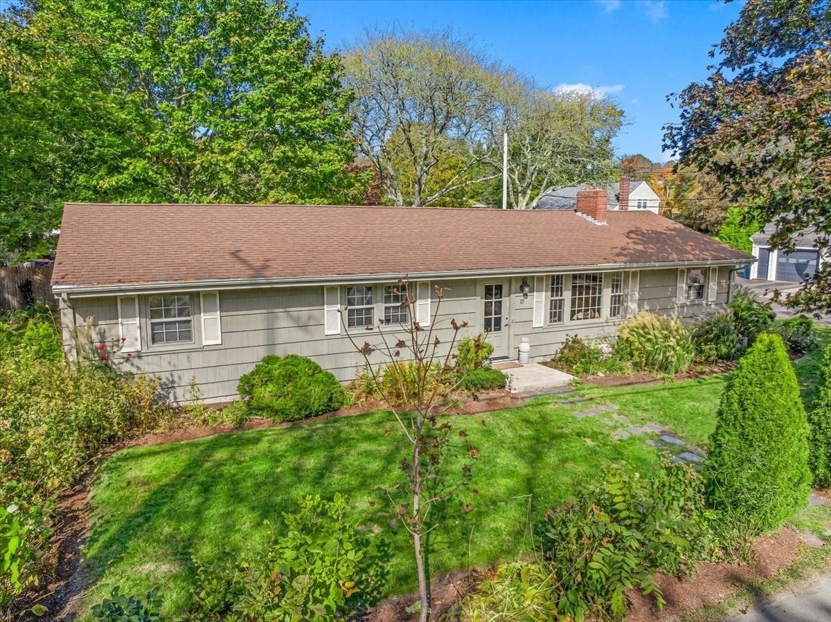 Photo of 17 Marion Rd, Mattapoisett, MA