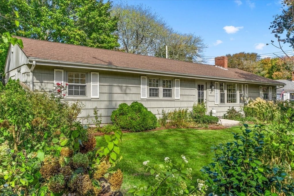 Photo of 17 Marion Rd, Mattapoisett, MA 02739 (MLS # 73595359)