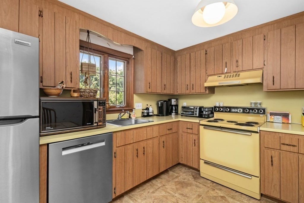 27 Valley Rd, Needham, MA, 27 Valley Rd, Needham, MA Photo #18