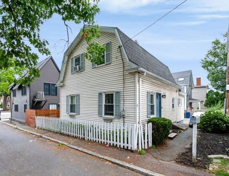 Photo of 1 Randall St, Salem, MA