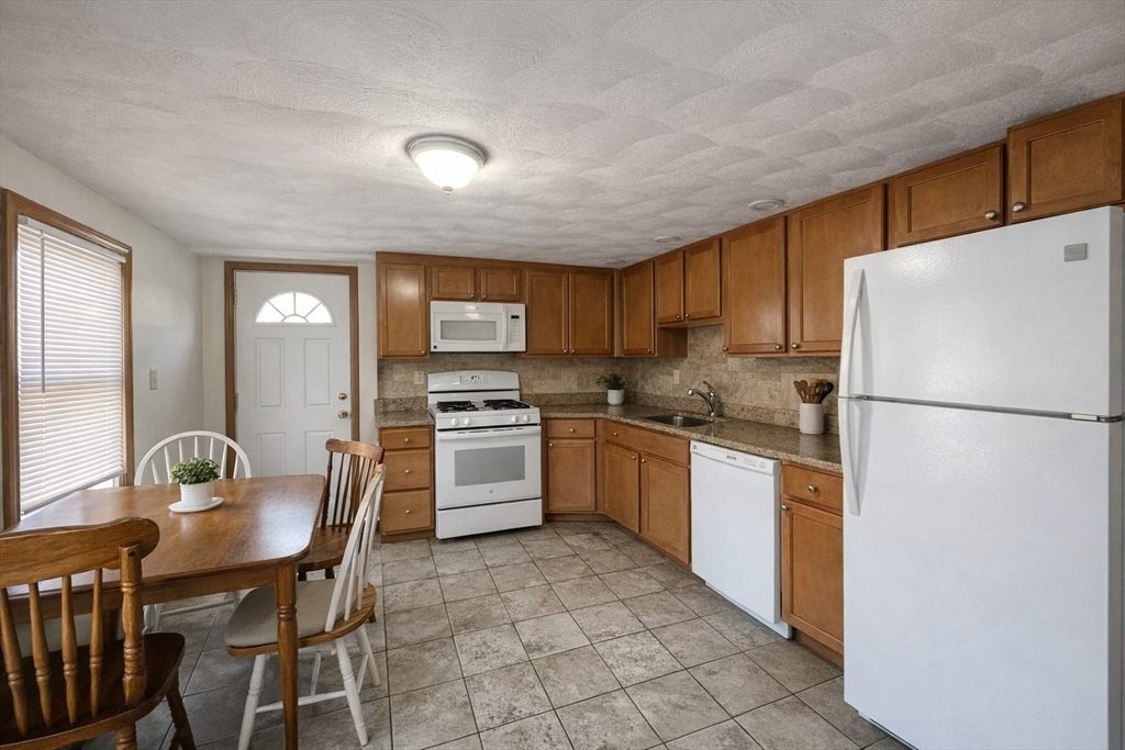 Click for 585 Somerville Ave #A1, Somerville, MA slideshow