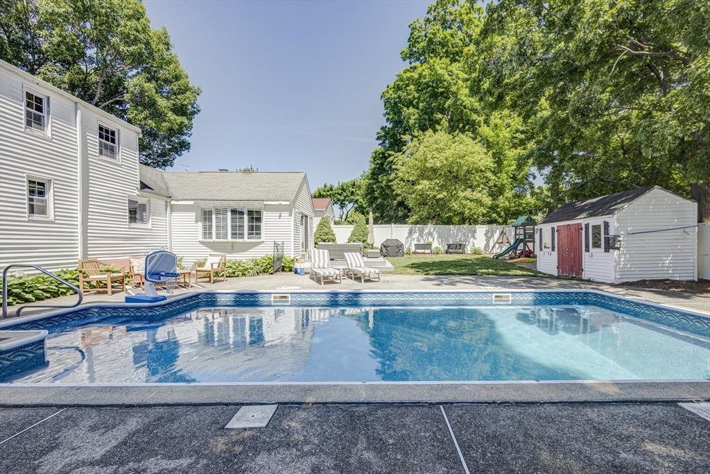 27 Lawnview Dr