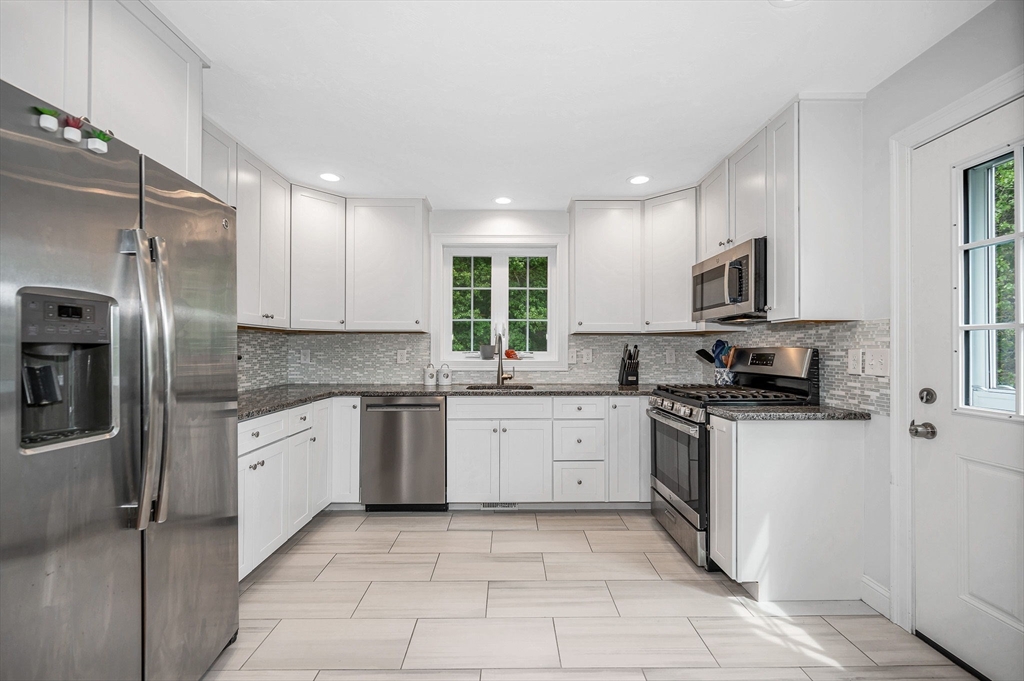 18 Bartlett Ave 18