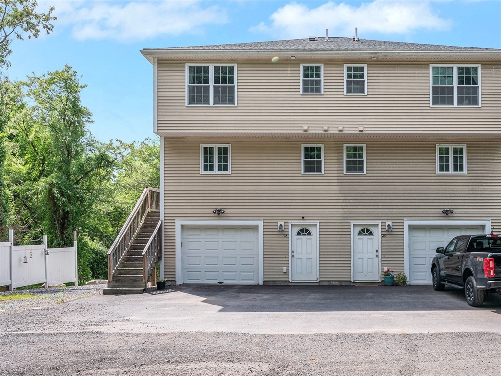 18 Bartlett Ave 18