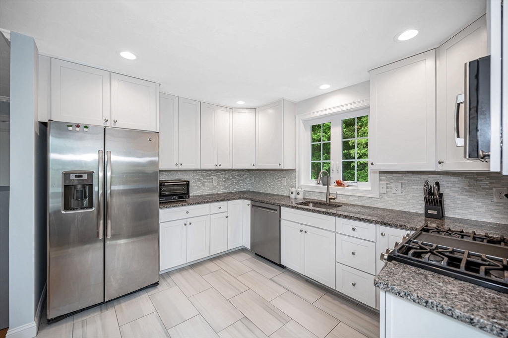 18 Bartlett Ave 18