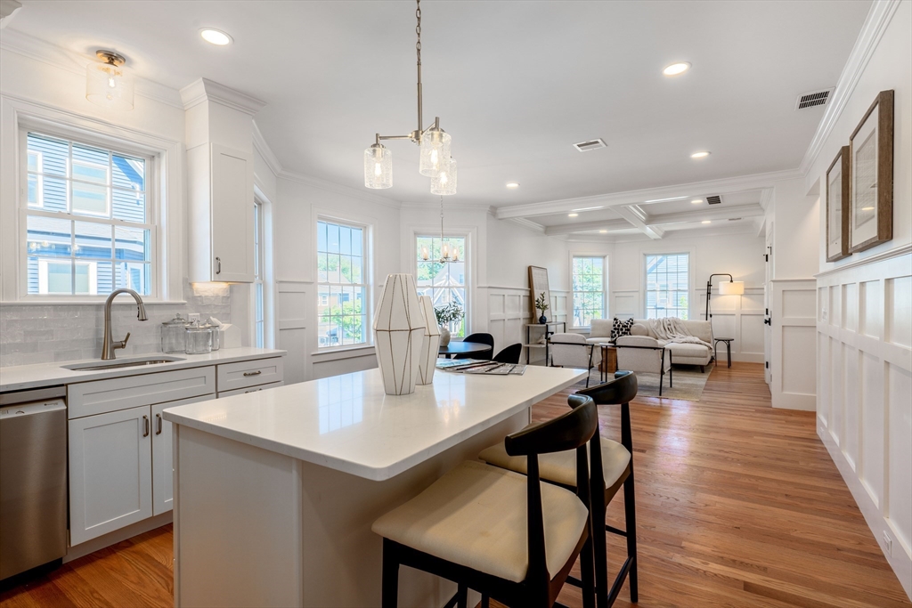 18 Sheridan Ave 18
