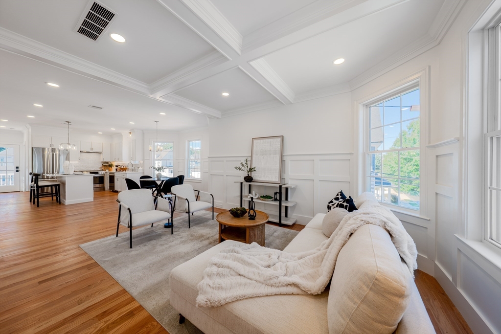 18 Sheridan Ave 18