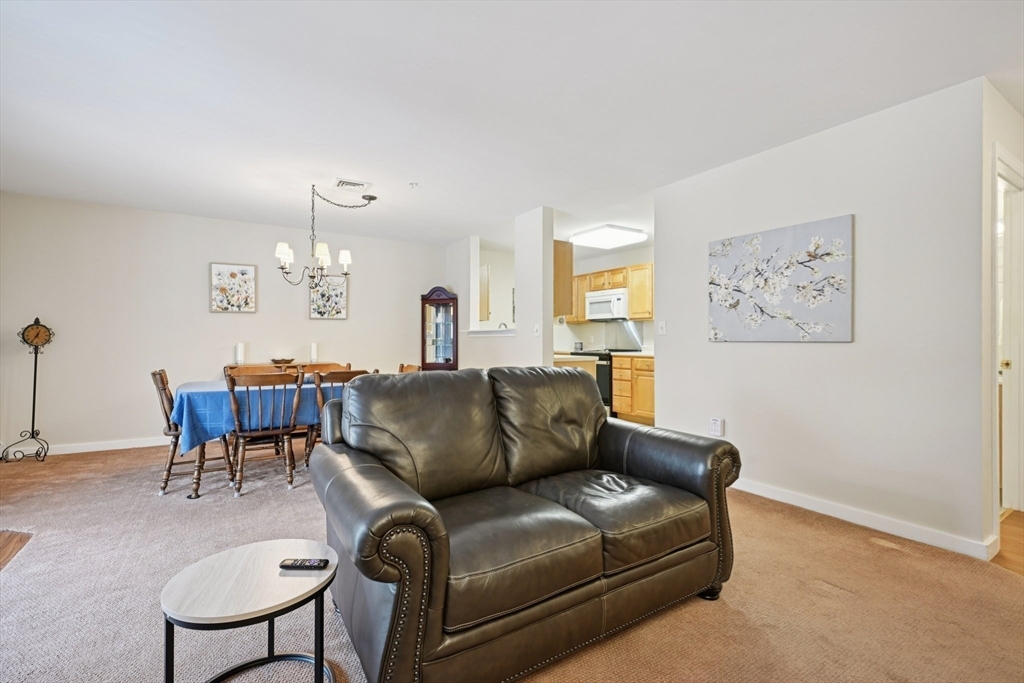 34 Meetinghouse Lane 208