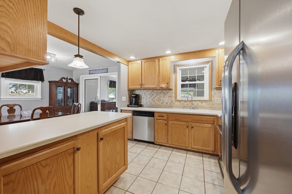 28 Trinity Drive, Milford, MA, 28 Trinity Drive, Milford, MA Photo #12