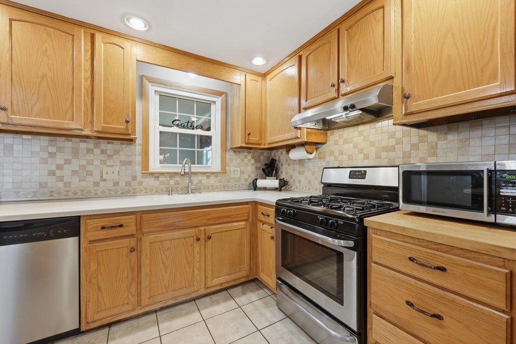 28 Trinity Drive, Milford, MA, 28 Trinity Drive, Milford, MA Photo #13