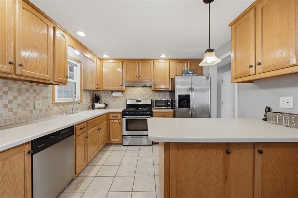 28 Trinity Drive, Milford, MA, 28 Trinity Drive, Milford, MA Photo #10