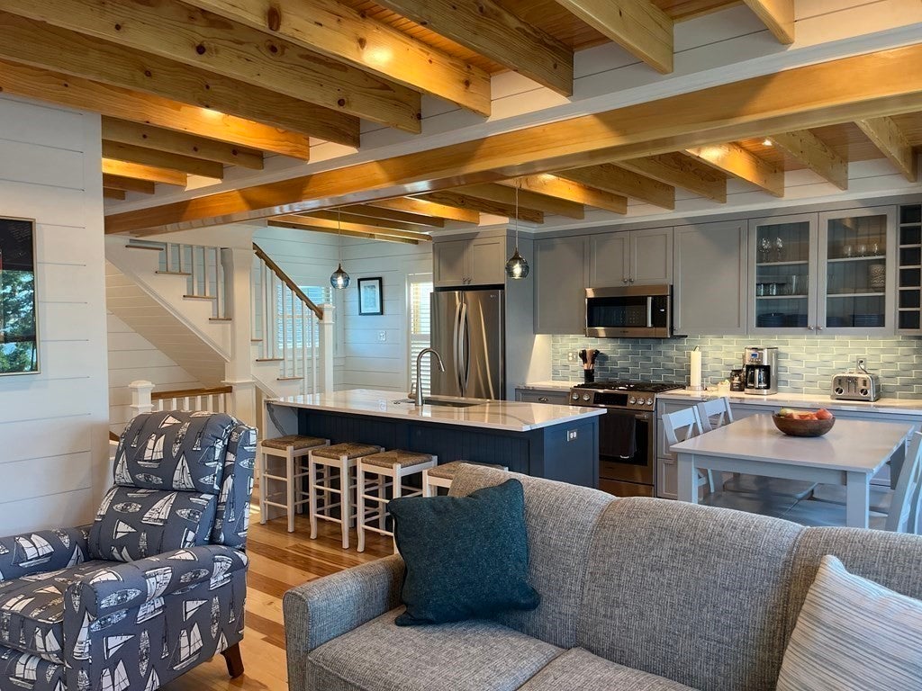 154 Cadish Avenue 10/1-5/31 AVE #2, Hull, MA, 154 Cadish Avenue 10/1-5/31 AVE #2, Hull, MA Photo #2