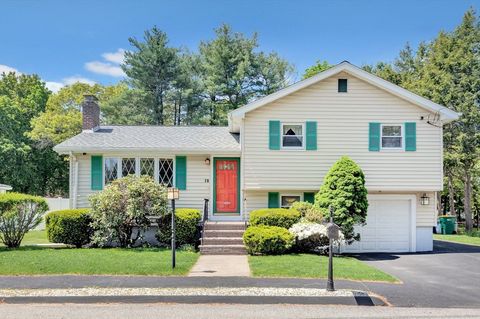 18 Surrey Rd Woburn MA 01801