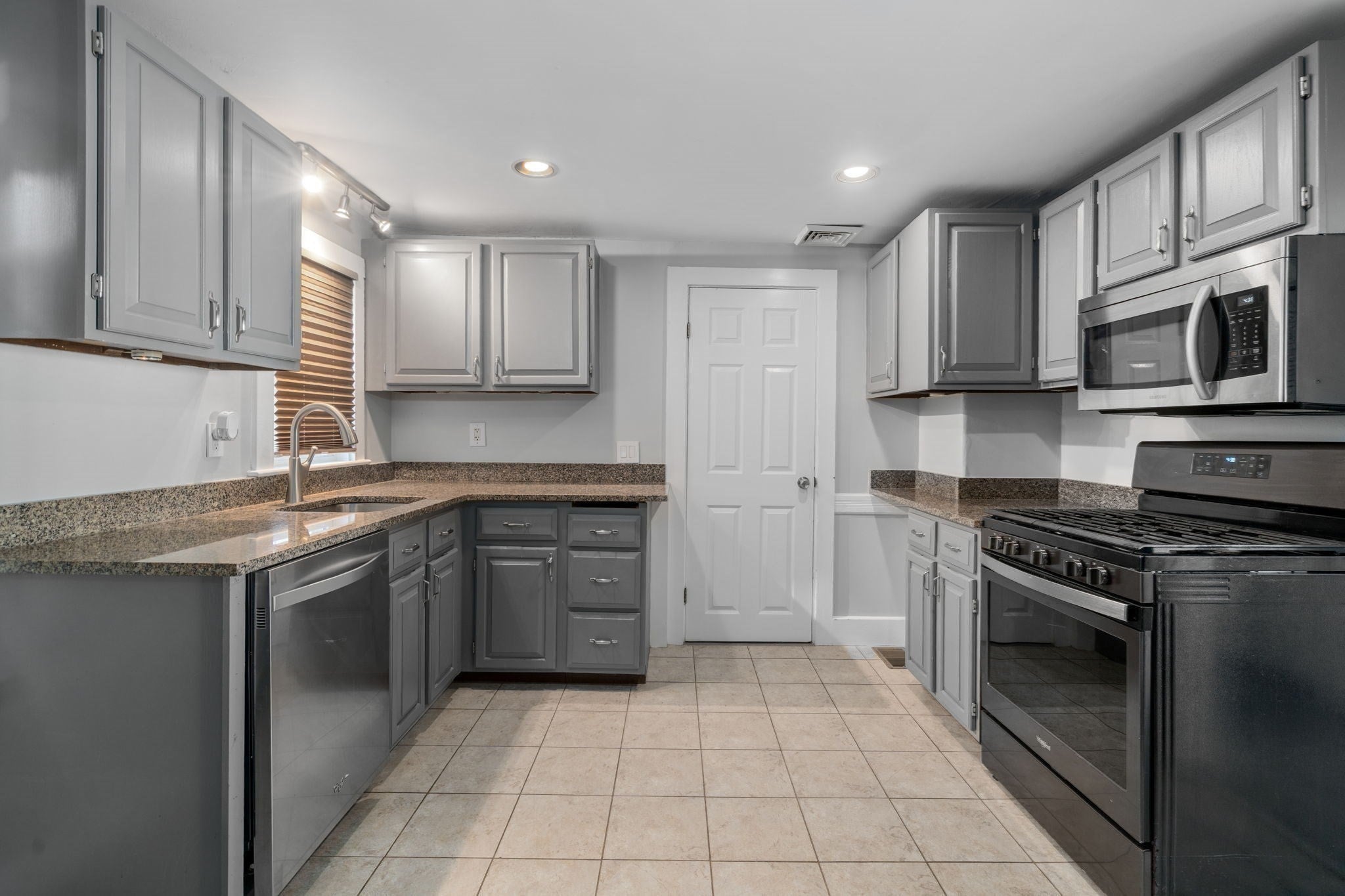43 Pleasant St, Hudson, MA Photo #11