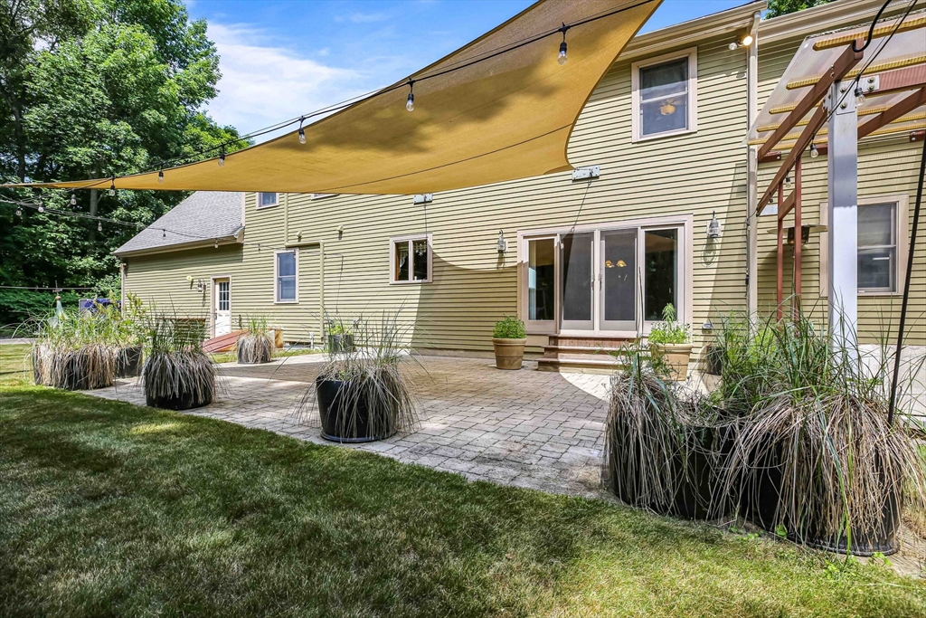 24 Manchaug Rd