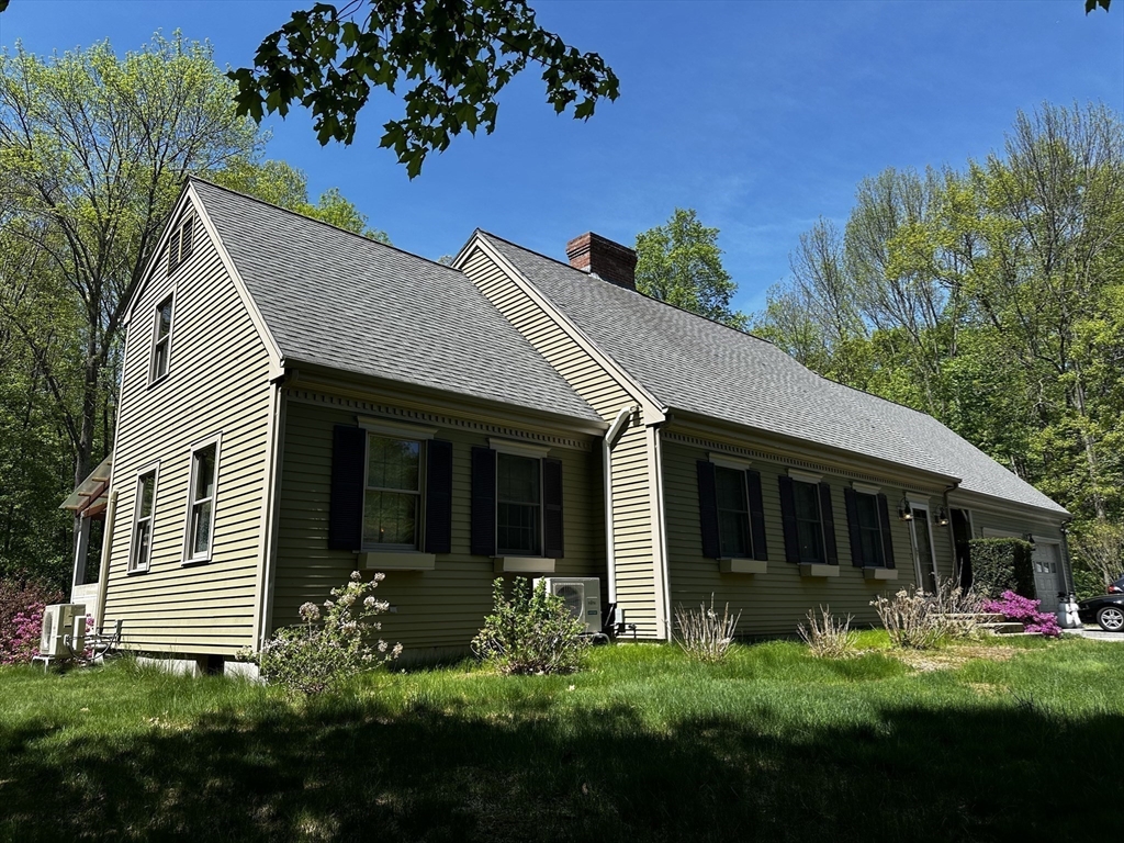 24 Manchaug Rd