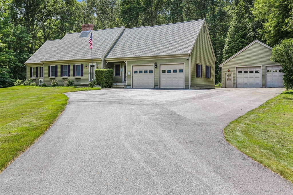 24 Manchaug Rd