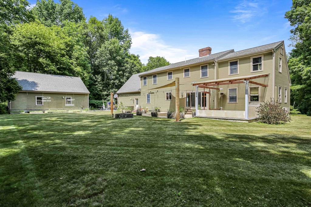 24 Manchaug Rd