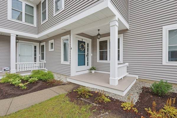 4 OAK CT # 4, ROCKLAND, MA 02370 - Image ef6dc3abe86c9ee34d75d86df313da8e/1945667586