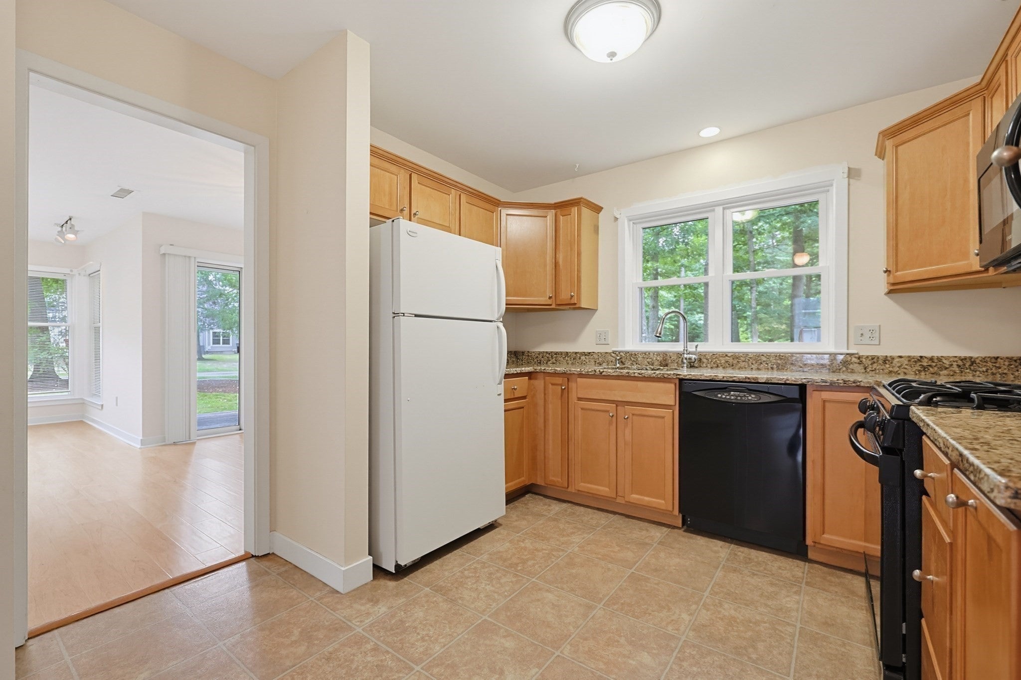 4 Oak Ct #4, Rockland, MA Photo #14