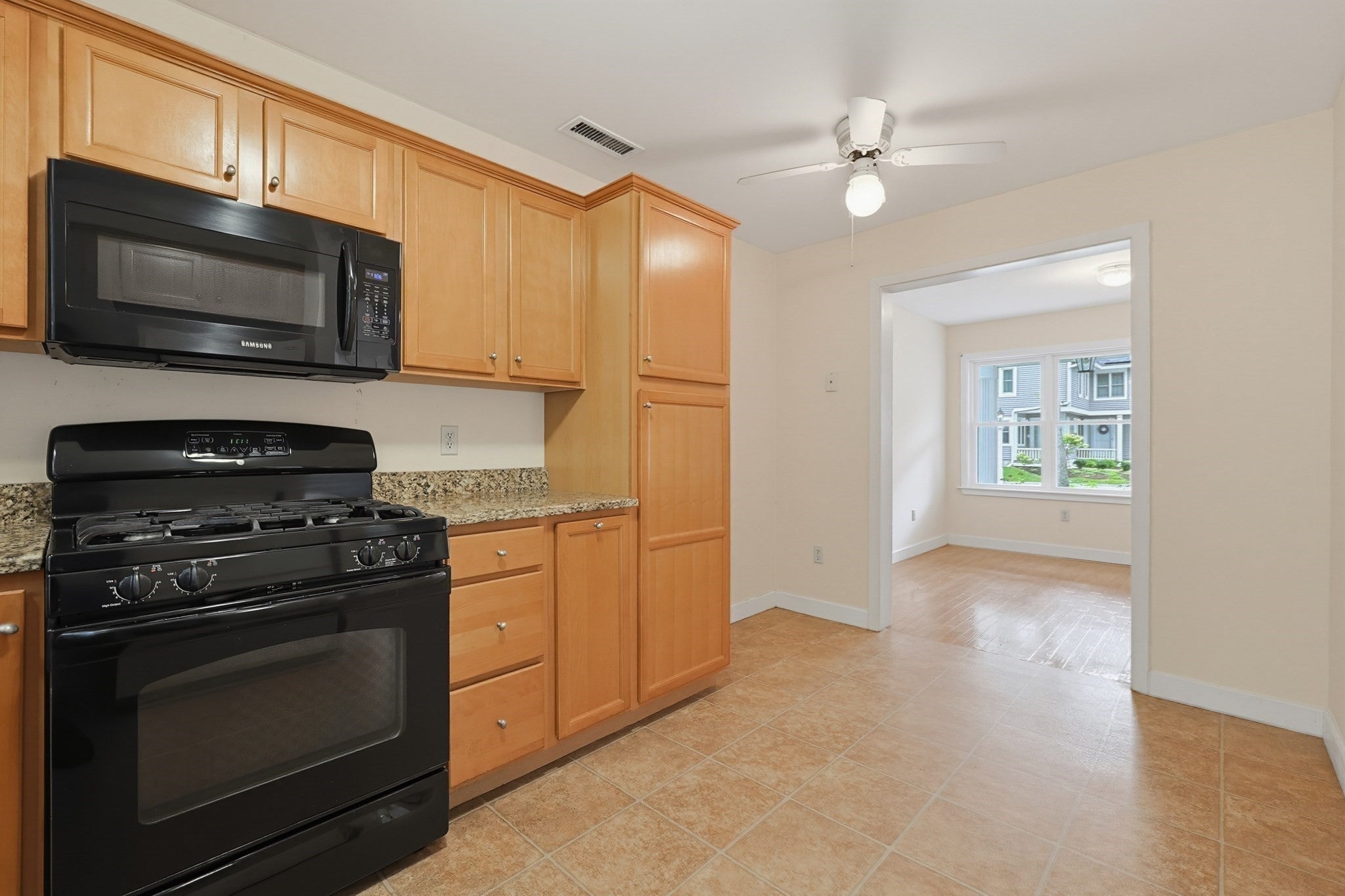 4 Oak Ct #4, Rockland, MA Photo #15