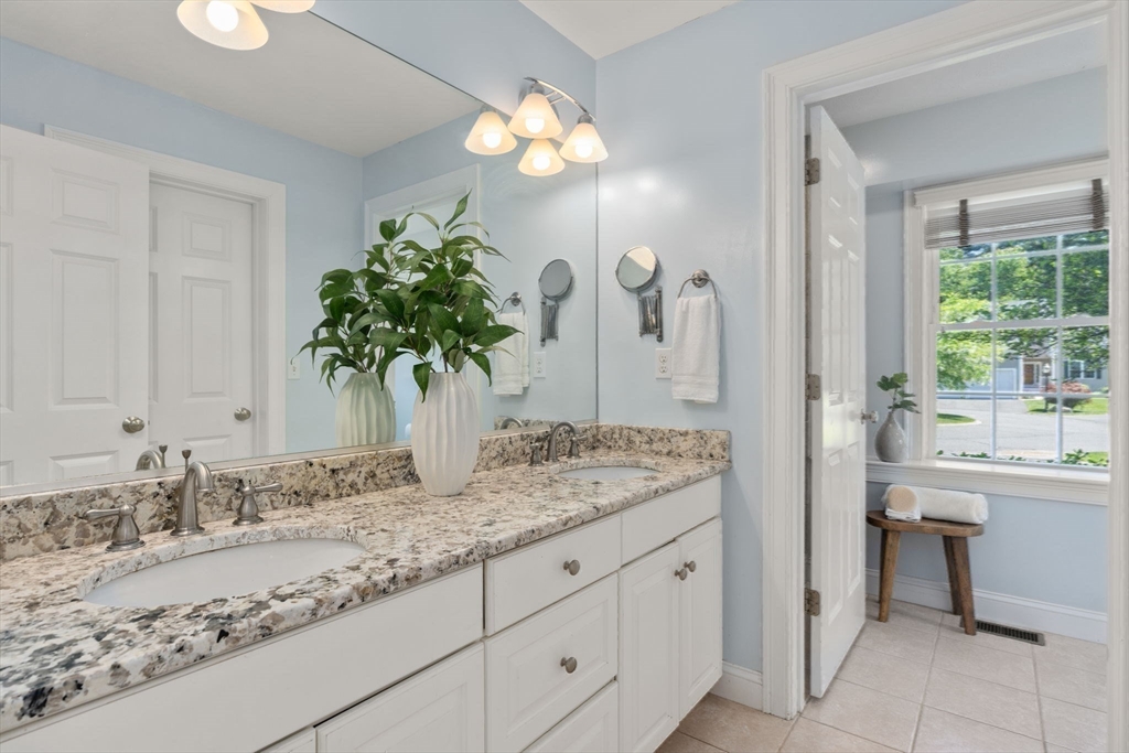 Millis, Massachusetts 02054, United States, 2 Bedrooms Bedrooms, ,3 BathroomsBathrooms,Residential,Pending,144276