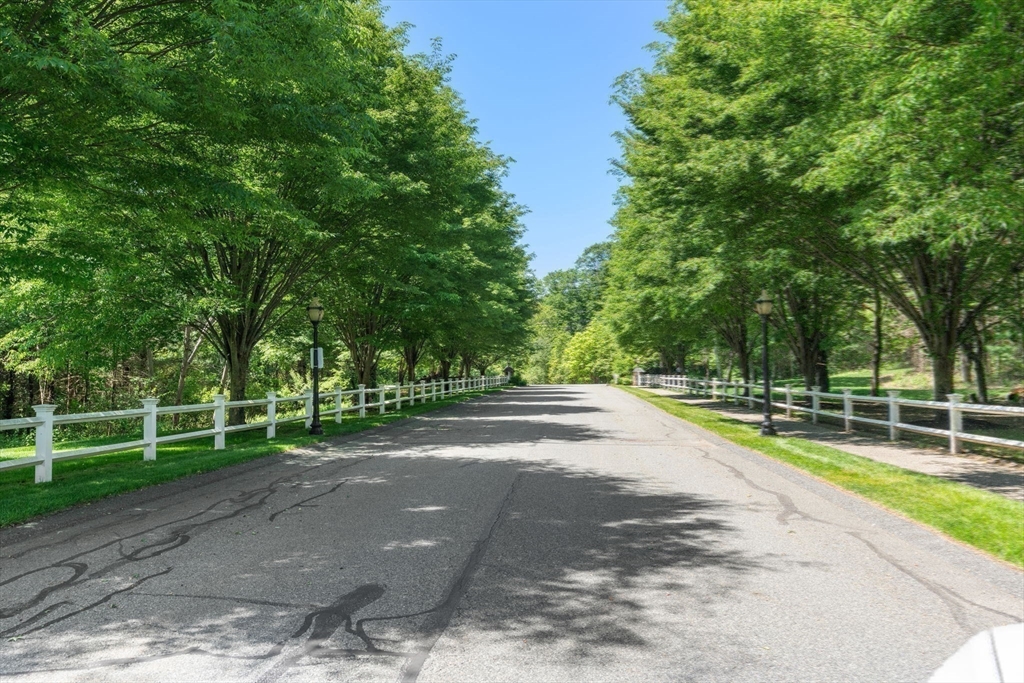 Millis, Massachusetts 02054, United States, 2 Bedrooms Bedrooms, ,3 BathroomsBathrooms,Residential,Pending,144276