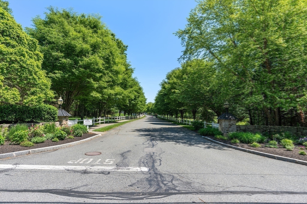 Millis, Massachusetts 02054, United States, 2 Bedrooms Bedrooms, ,3 BathroomsBathrooms,Residential,Pending,144276