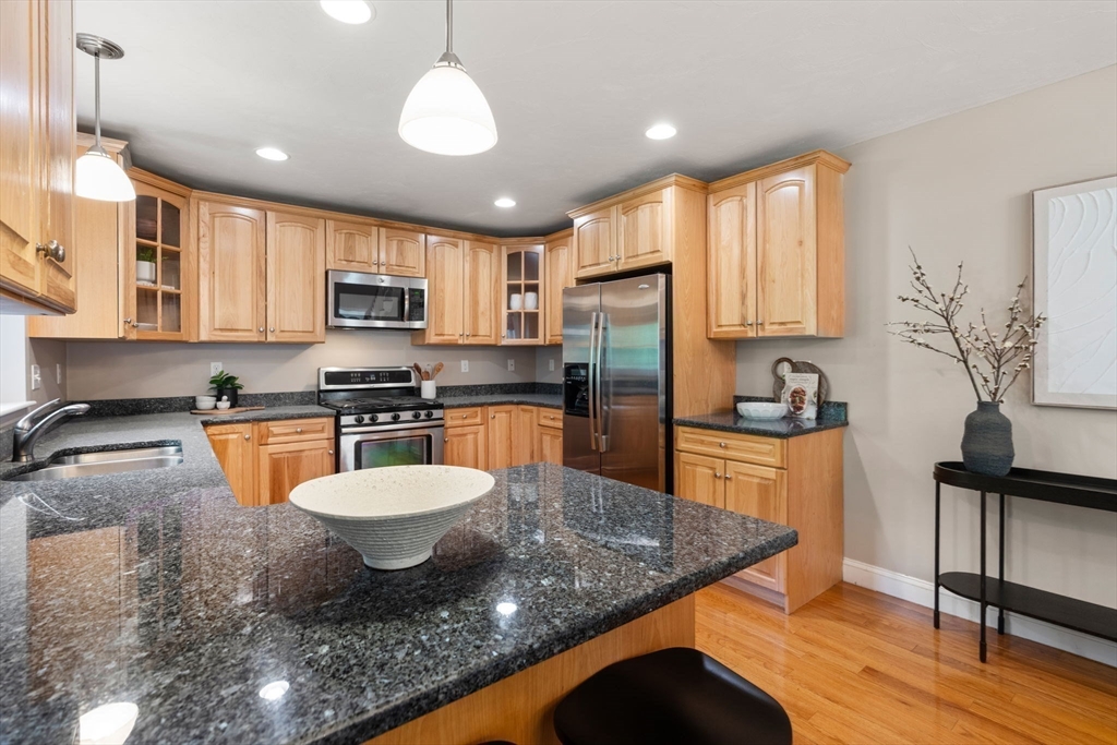 Millis, Massachusetts 02054, United States, 2 Bedrooms Bedrooms, ,3 BathroomsBathrooms,Residential,Pending,144276