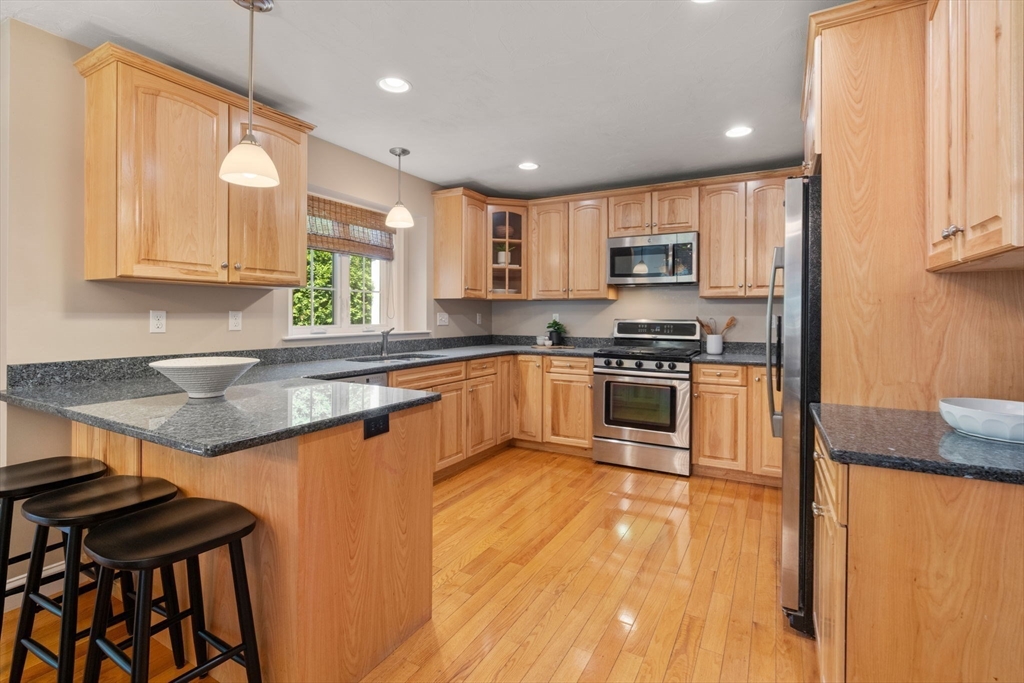 Millis, Massachusetts 02054, United States, 2 Bedrooms Bedrooms, ,3 BathroomsBathrooms,Residential,Pending,144276