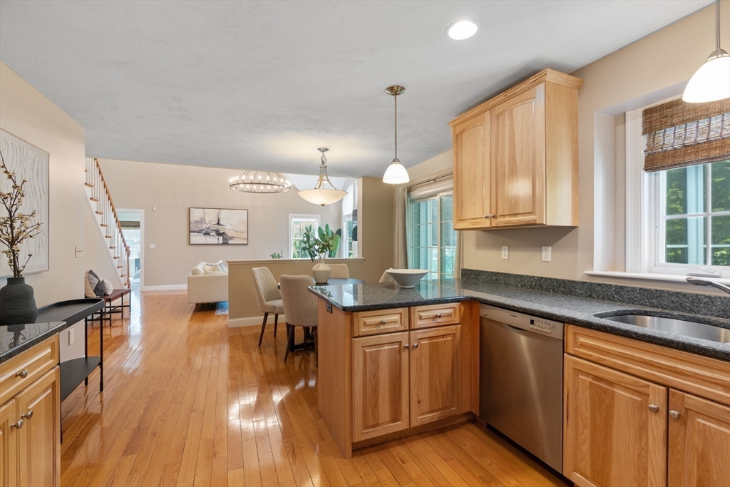 Millis, Massachusetts 02054, United States, 2 Bedrooms Bedrooms, ,3 BathroomsBathrooms,Residential,Pending,144276