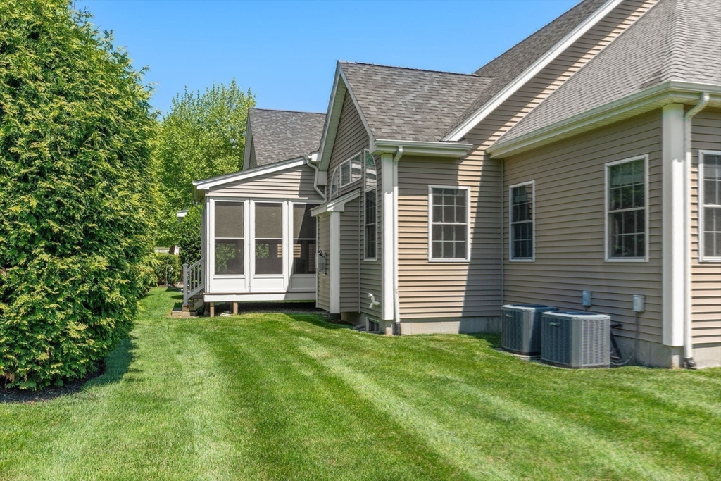 Millis, Massachusetts 02054, United States, 2 Bedrooms Bedrooms, ,3 BathroomsBathrooms,Residential,Pending,144276