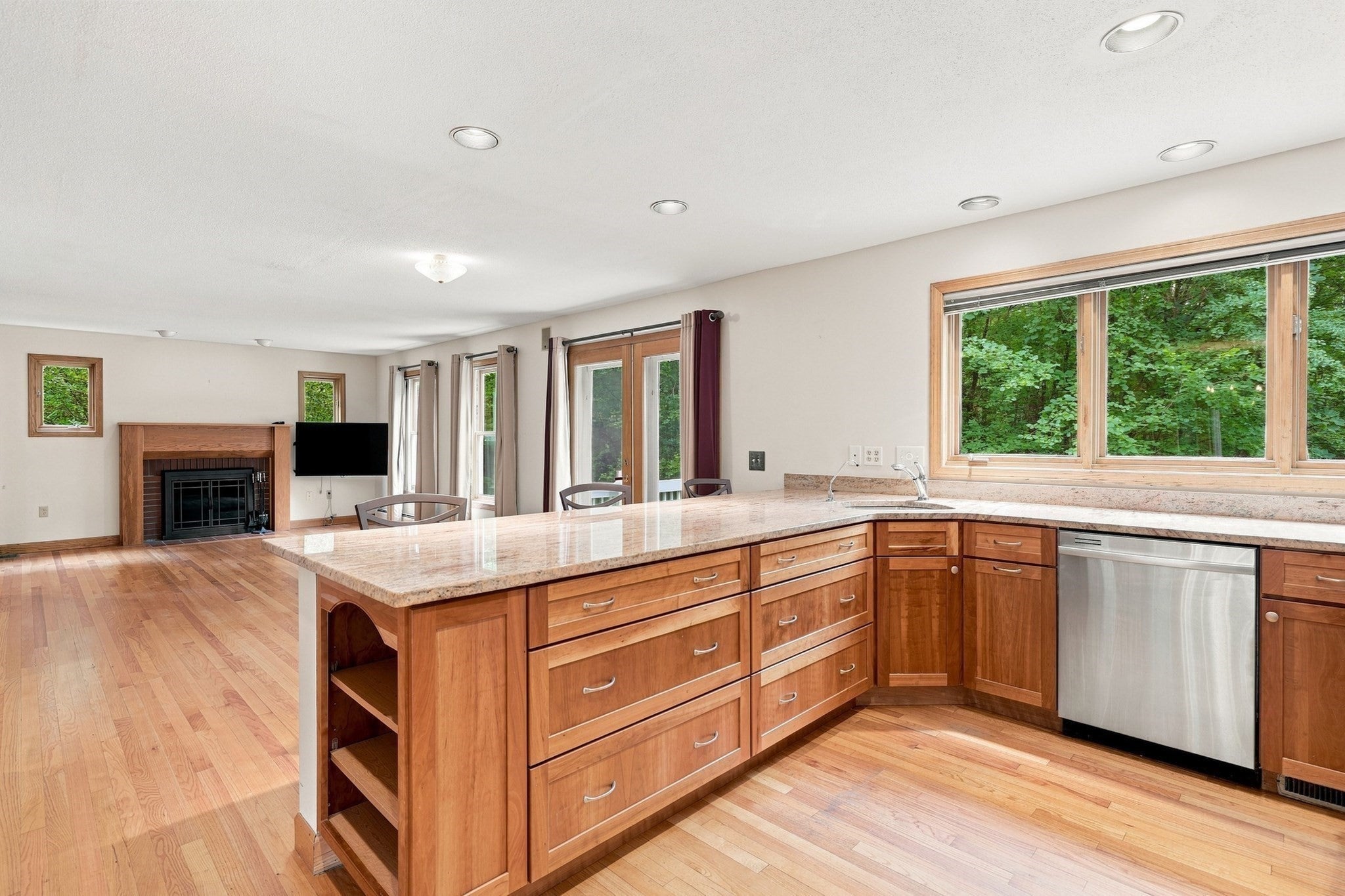 16 Birch Ln, Northampton, MA Photo #8