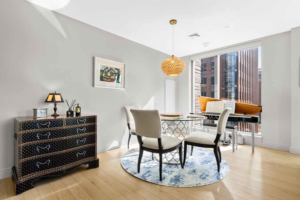 135 Seaport Blvd 1020